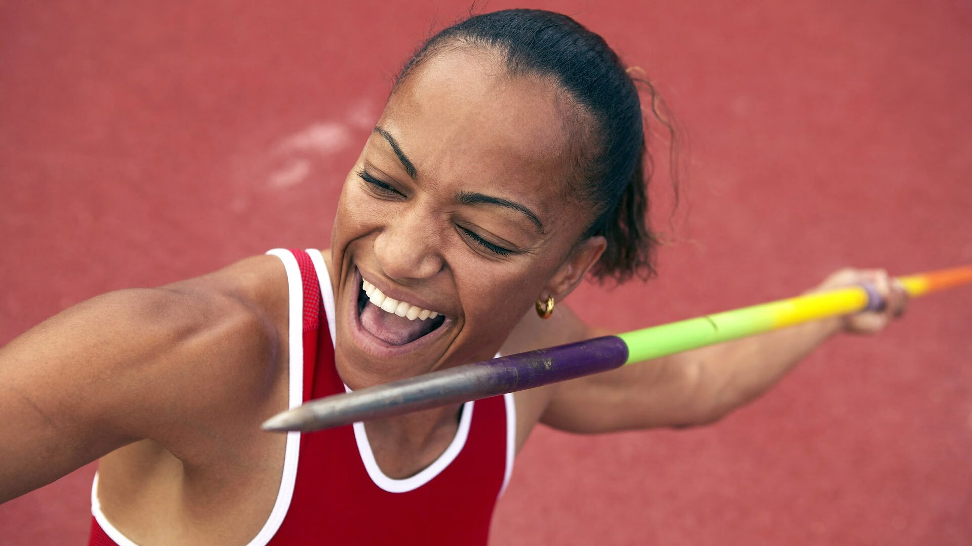 “简阳文体中心：羽毛球赛成为观众的新宠，选手技巧惊艳四座”